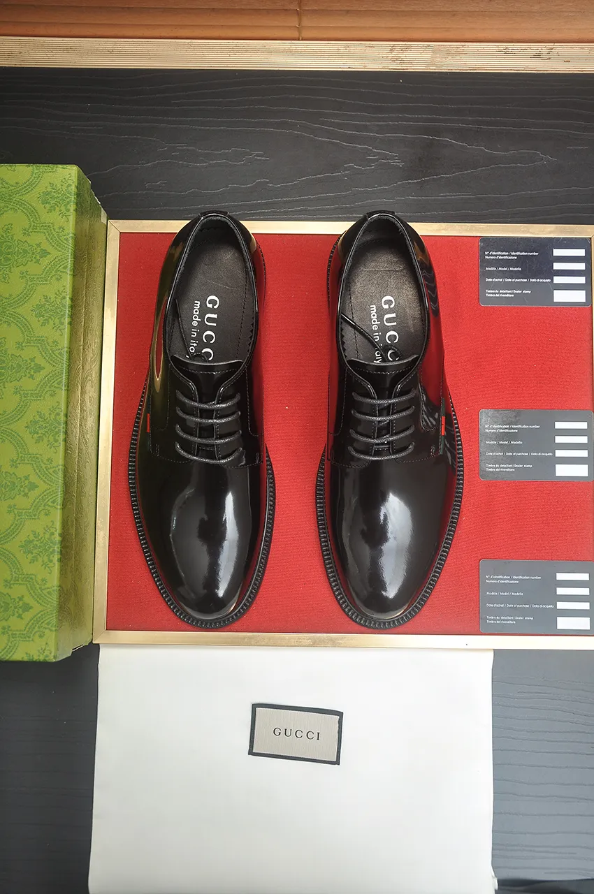 Men's shoes💰500💶Italy's top luxury men's shoe giant (GUCCI) (Gucci) (full cowhide lining) new arrival🍃Original European style🔰 Pleasant to the eye😍In order to make the shoes more durable and non-deformable🌀The production continues to follow traditional methods but there is still no lack of innovation💪Choose original sheepskin for the leather♻️ Smooth and natural And extra bright ⭐Made of imported cowhide, the first choice of rich people 38-45 (45 customized)